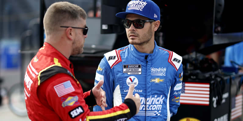 Kyle Larson and Justin Allgaier talk during practice