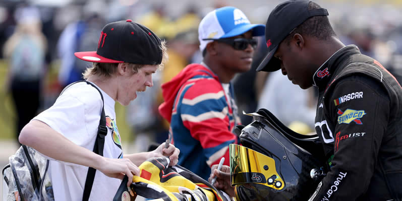 Jesse Iwuji signs autographs for NASCAR fans