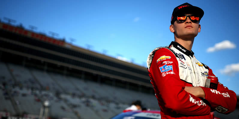 Jesse Love looks on during qualifying