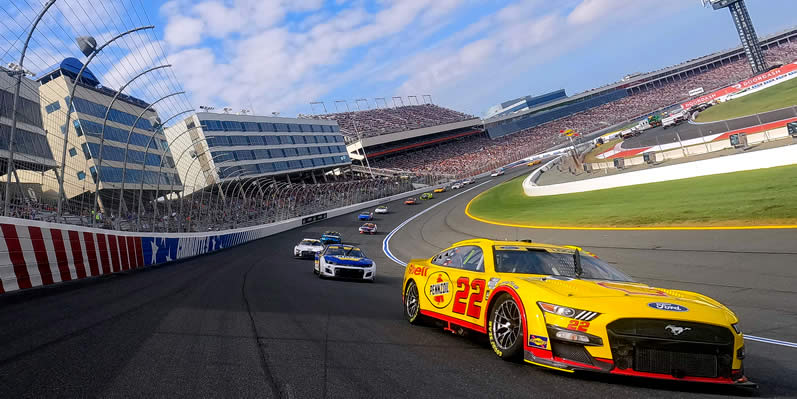  Joey Logano leads the field on a pace lap