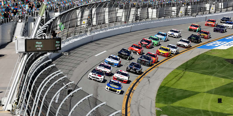 start of the NASCAR Cup Series OReilly Auto Parts 253