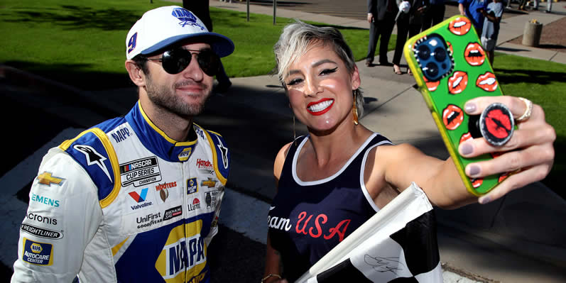 Chase Elliott and WTA player Bethanie Mattek-Sands take a selfie