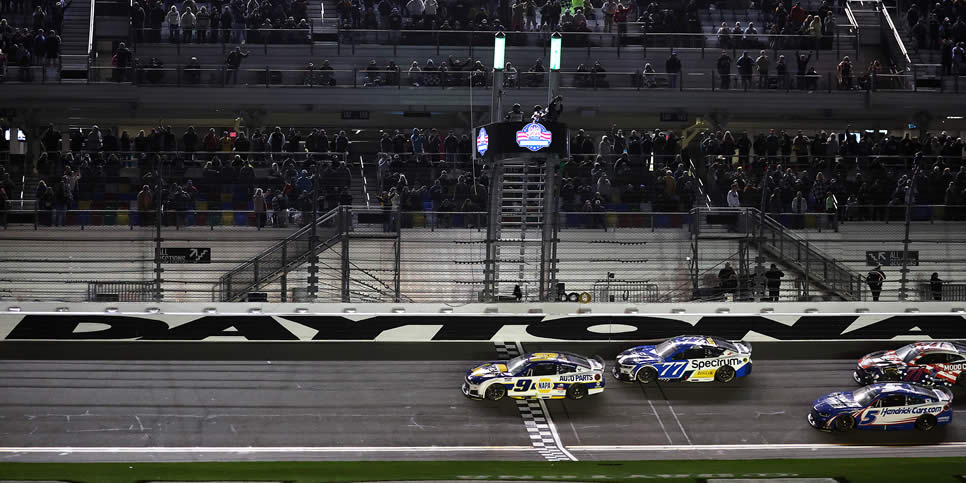 Chase Elliott crosses the finish line to win Duel 2