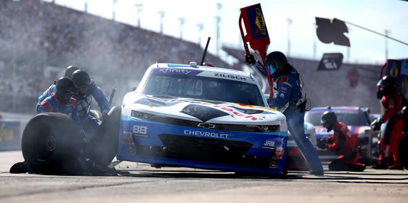 Connor Zilisch pits during the Sport Clips Haircuts 200
