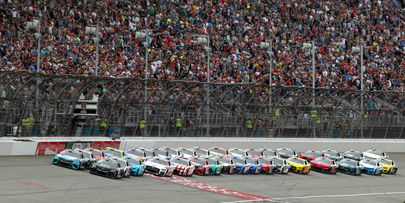 Ty Gibbs and Martin Truex Jr lead the field to a restart