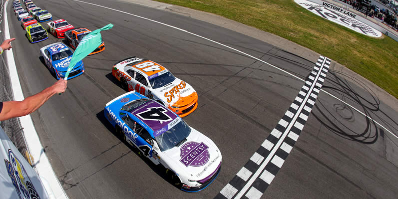 Parker Retzlaff leads the field to the green flag