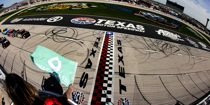 Nick Sanchez leads the field to the green flag