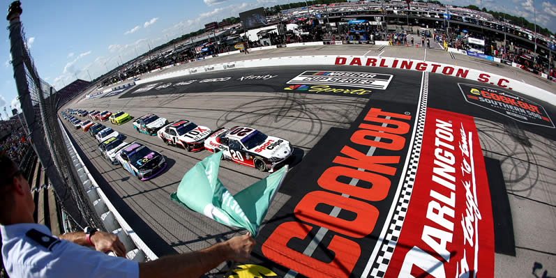 Christopher Bell leads the field to the green flag