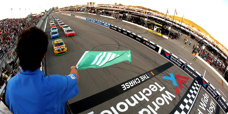 Carson Kvapil leads the field to the green flag to start the Nu Way 225