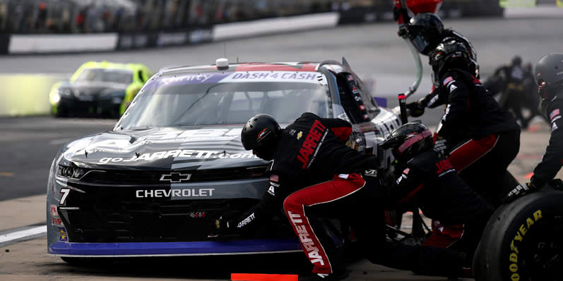 Justin Allgaier pits