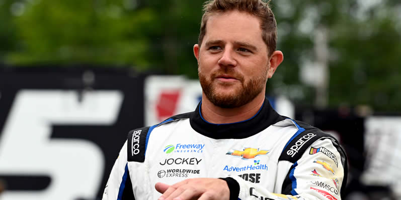  Justin Marks walks the grid during qualifying