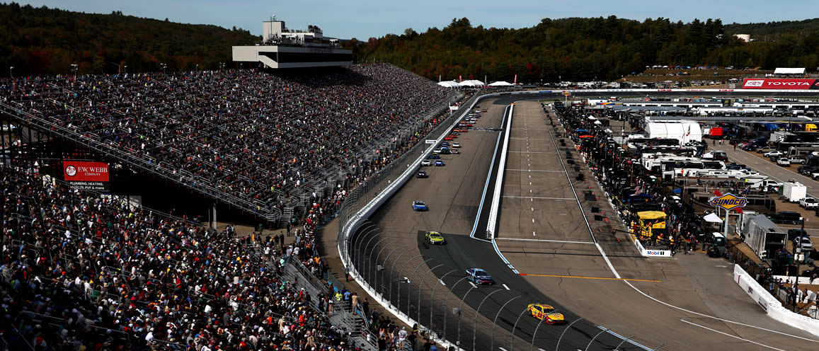 Ryan Blaney leading the field at New Hampshire Motor Speedway