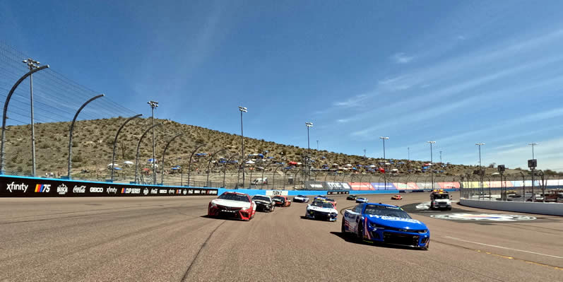 Kyle Larson and Denny Hamlin lead the field on a pace lap