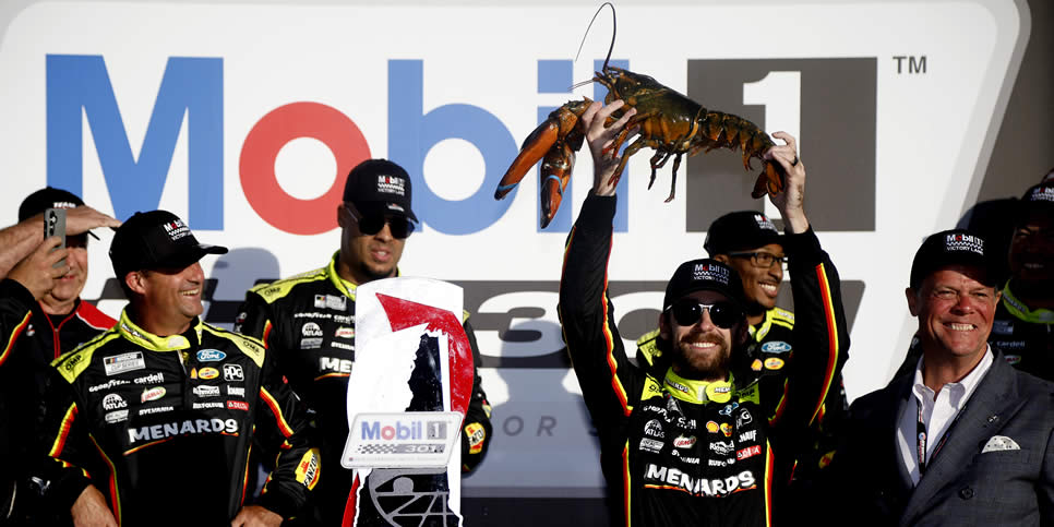 Ryan Blaney poses with Loudon the Lobster in victory lane