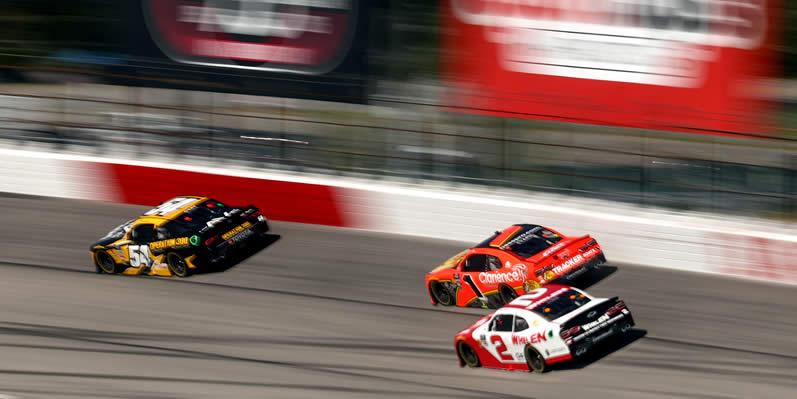 Taylor Gray, Jesse Love and Carson Kvapil race
