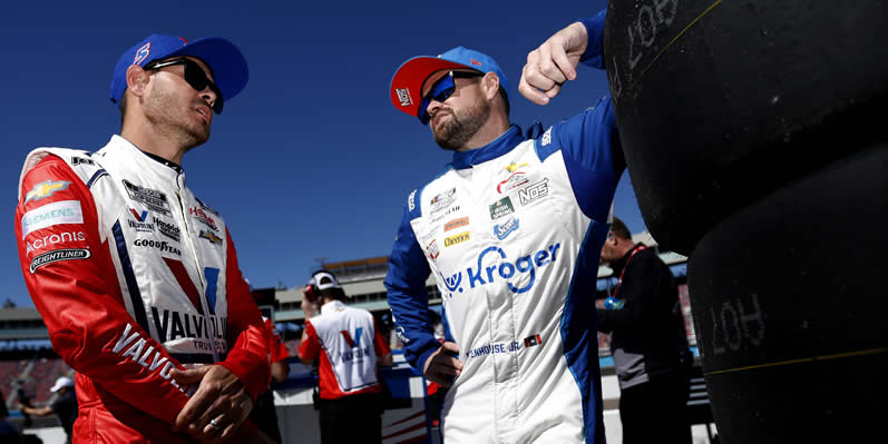 Kyle Larson and Ricky Stenhouse Jr talk on the grid